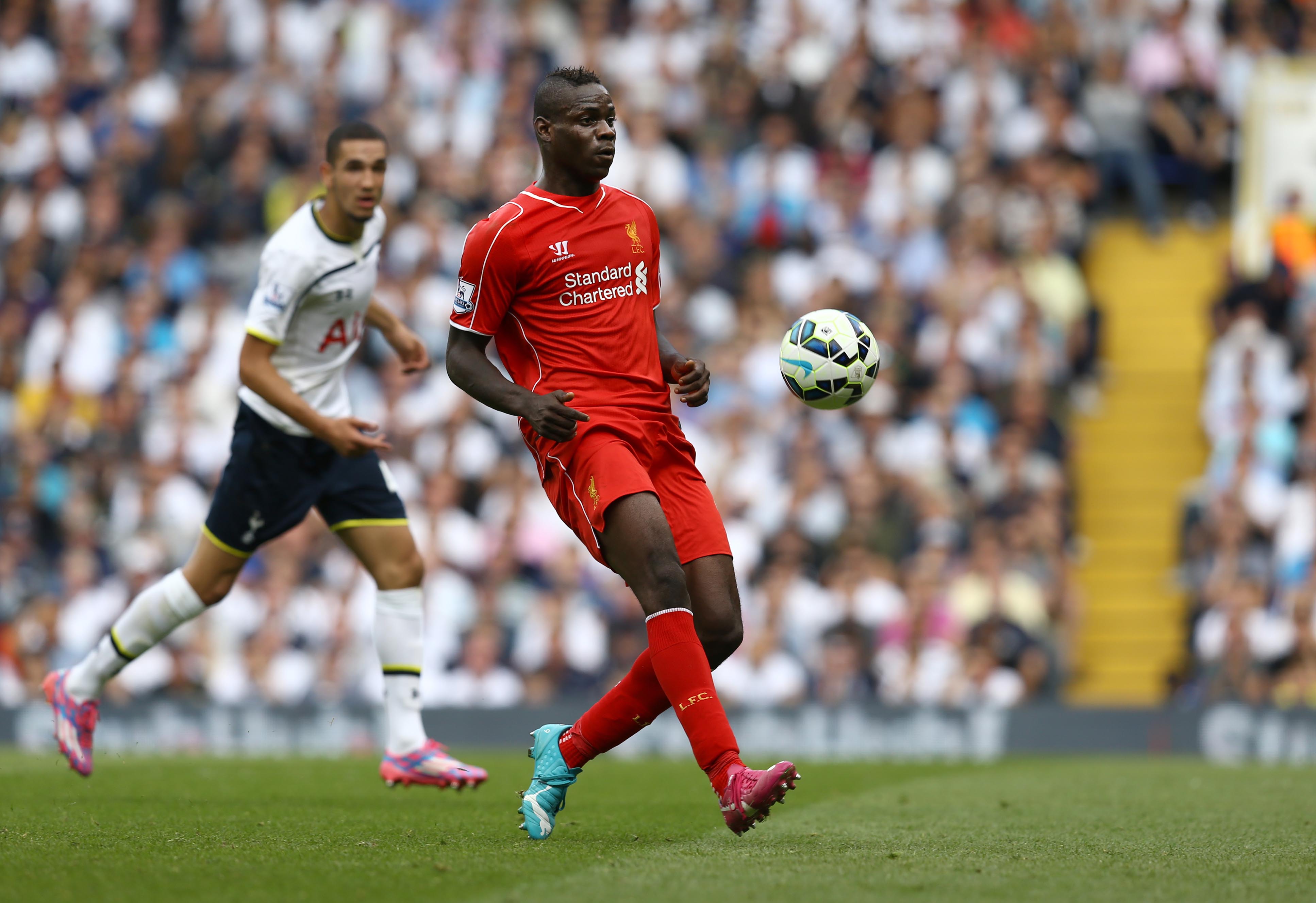 关于英超足球文化节盛大举行，粉丝互动热烈的信息