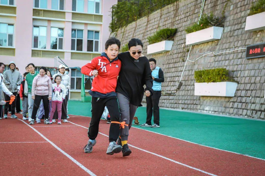 全国趣味障碍跑,激发团队合作与勇气的简单介绍 全国趣味障碍跑,激发团队合作与勇气的简单介绍